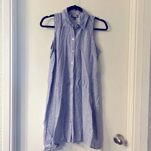 Neiman Marcus Pinstripe Sleeveless Button Down Flowy Shirtdress - Picture 2 of 10